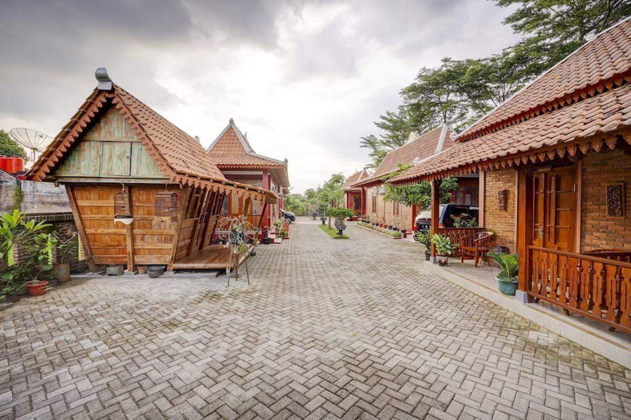 Super Oyo Collection O 90265 Cempoko Mulyo Homestay Syariah Tugu Exteriör bild
